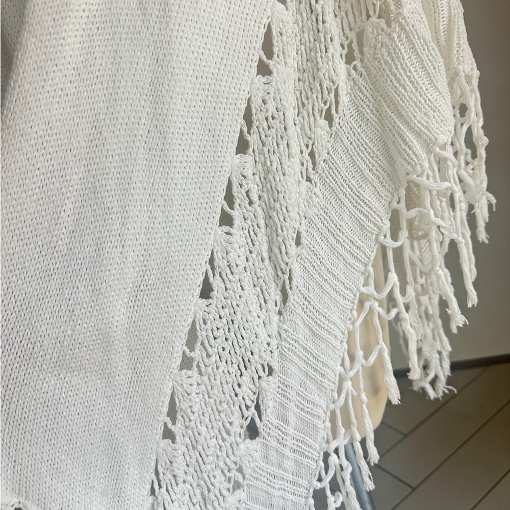 Elegant White Fringe Sweater - Picture 3 of 4